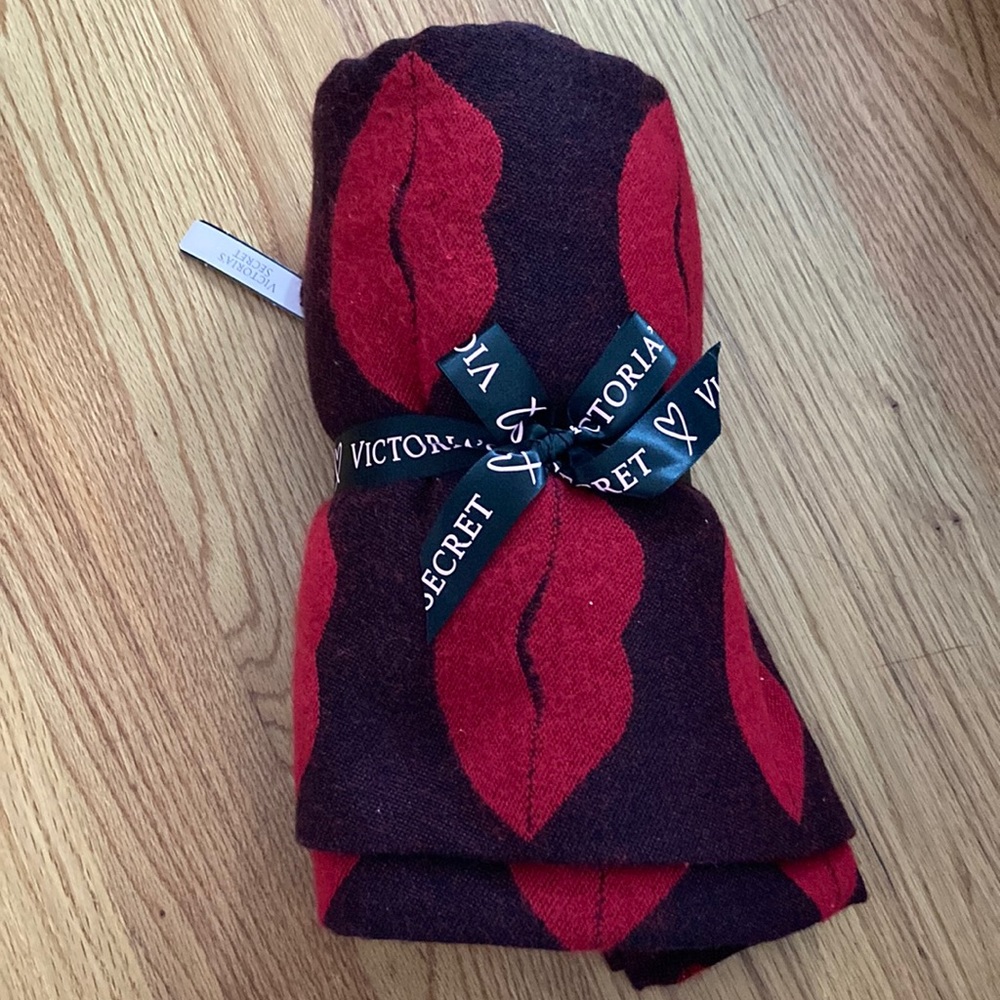 Brand new Victoria’s Secret blanket
